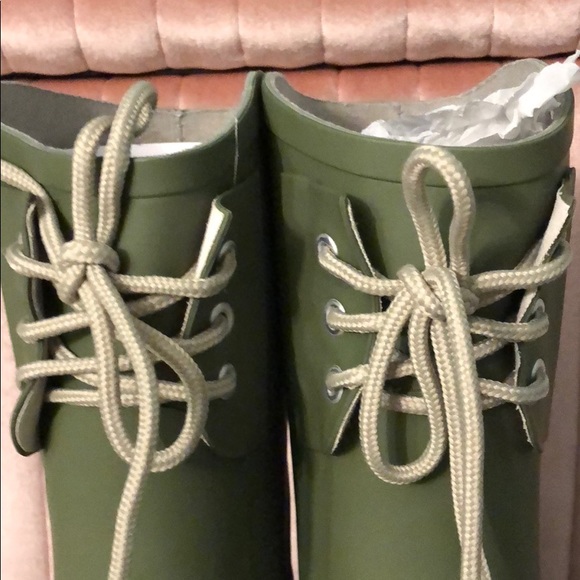 New in box nomad rain boots - Picture 4 of 4